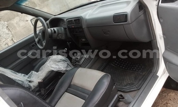 Ra Àlòkù Nissan Hardbody funfun Ọkọ̀ in Cotonou ni Benin Ra Àlòkù Nissan Hardbody funfun Ọkọ̀ in Cotonou ni Benin