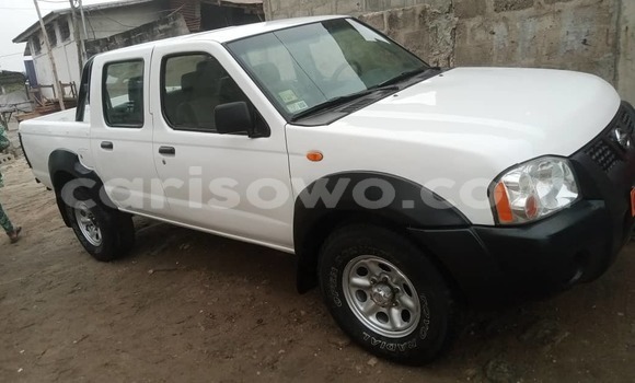 Ra Àlòkù Nissan Hardbody funfun Ọkọ̀ in Cotonou ni Benin Ra Àlòkù Nissan Hardbody funfun Ọkọ̀ in Cotonou ni Benin