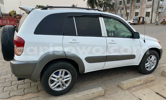 Acheter Occasion Voiture Toyota RAV4 Blanc à Cotonou, Benin Acheter Occasion Voiture Toyota RAV4 Blanc à Cotonou, Benin