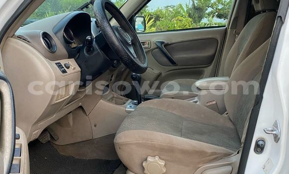 Acheter Occasion Voiture Toyota RAV4 Blanc à Cotonou, Benin Acheter Occasion Voiture Toyota RAV4 Blanc à Cotonou, Benin