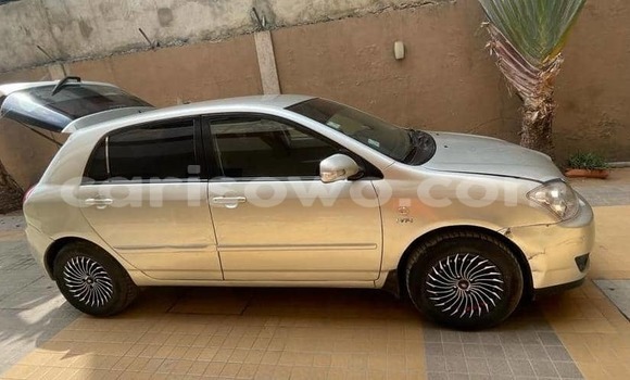 Sayi Na hannu Toyota Corolla Azurfa Mota in Cotonou a Benin Sayi Na hannu Toyota Corolla Azurfa Mota in Cotonou a Benin