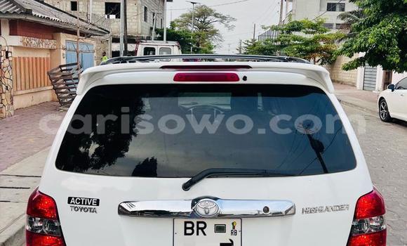 Acheter Occasion Voiture Toyota Highlander Blanc à Cotonou, Benin