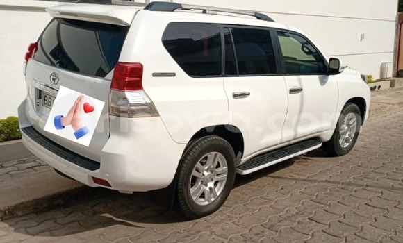 Sayi Na hannu Toyota Land Cruiser Prado White Mota in Cotonou a Benin