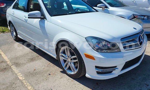 Acheter Import Voiture Mercedes-Benz CLS250 Blanc à Cotonou, Benin
