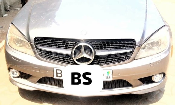 Acheter Occasion Voiture Mercedes-Benz 300CD Gris à Cotonou, Benin Acheter Occasion Voiture Mercedes-Benz 300CD Gris à Cotonou, Benin