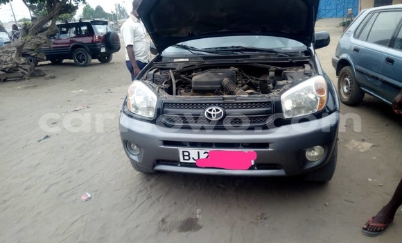 Ra Àlòkù Toyota RAV4 Black Ọkọ̀ in Cotonou ni Benin Ra Àlòkù Toyota RAV4 Black Ọkọ̀ in Cotonou ni Benin
