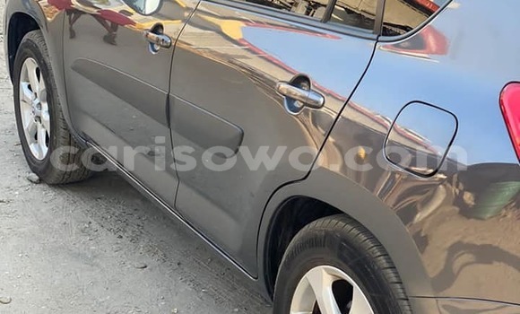 Ra Àlòkù Toyota RAV4 Black Ọkọ̀ in Cotonou ni Benin Ra Àlòkù Toyota RAV4 Black Ọkọ̀ in Cotonou ni Benin