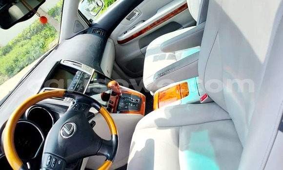 Sayi Na hannu Lexus RX 330 White Mota in Cotonou a Benin Sayi Na hannu Lexus RX 330 White Mota in Cotonou a Benin