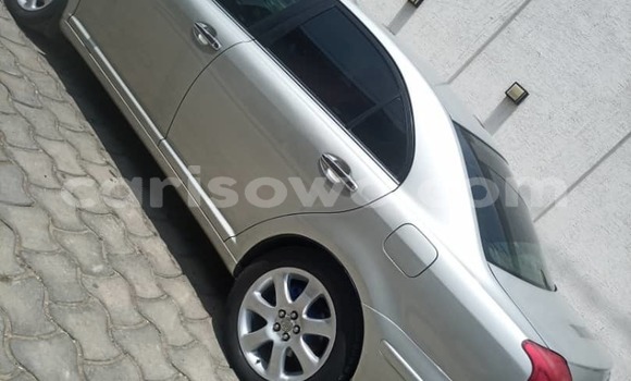 Acheter Occasion Voiture Toyota Avensis Gris à Cotonou, Benin Acheter Occasion Voiture Toyota Avensis Gris à Cotonou, Benin