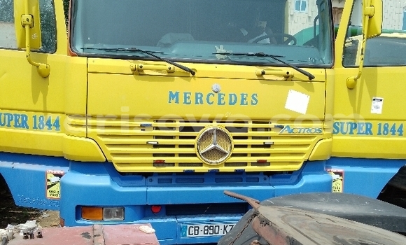 Acheter Import Utilitaire Mercedes‒Benz 1840 Vert à Cotonou, Benin Acheter Import Utilitaire Mercedes‒Benz 1840 Vert à Cotonou, Benin