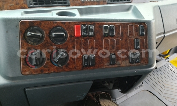 Acheter Import Utilitaire Mercedes‒Benz 1840 Vert à Cotonou, Benin Acheter Import Utilitaire Mercedes‒Benz 1840 Vert à Cotonou, Benin