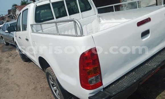 Sayi Na hannu Toyota Hilux White Mota in Cotonou a Benin Sayi Na hannu Toyota Hilux White Mota in Cotonou a Benin