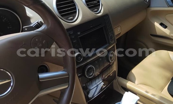 Ra Àlòkù Mercedes-Benz ML–Class funfun Ọkọ̀ in Cotonou ni Benin Ra Àlòkù Mercedes-Benz ML–Class funfun Ọkọ̀ in Cotonou ni Benin