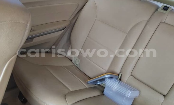 Ra Àlòkù Mercedes-Benz ML–Class funfun Ọkọ̀ in Cotonou ni Benin Ra Àlòkù Mercedes-Benz ML–Class funfun Ọkọ̀ in Cotonou ni Benin