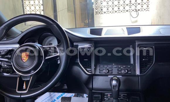Sayi Na hannu Porsche Macan Black Mota in Cotonou a Benin