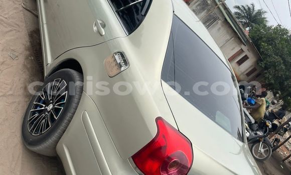 Sayi Na hannu Toyota Avensis Azurfa Mota in Cotonou a Benin Sayi Na hannu Toyota Avensis Azurfa Mota in Cotonou a Benin