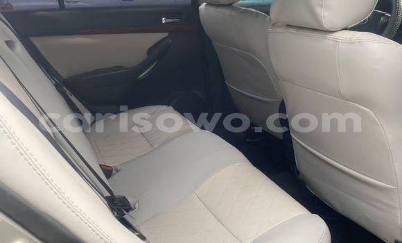 Sayi Na hannu Toyota Avensis Azurfa Mota in Cotonou a Benin Sayi Na hannu Toyota Avensis Azurfa Mota in Cotonou a Benin
