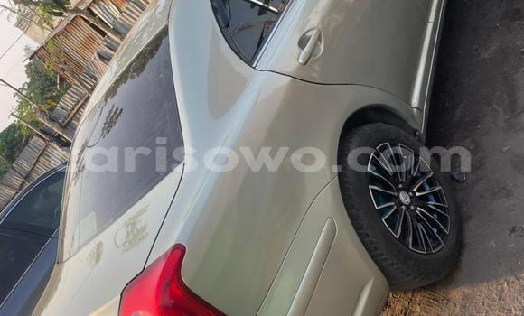 Sayi Na hannu Toyota Avensis Azurfa Mota in Cotonou a Benin Sayi Na hannu Toyota Avensis Azurfa Mota in Cotonou a Benin