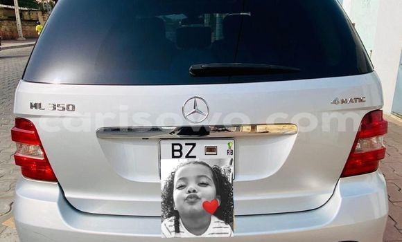 Ra Àlòkù Mercedes-Benz ML–Class Black Ọkọ̀ in Abomey Calavi ni Benin Ra Àlòkù Mercedes-Benz ML–Class Black Ọkọ̀ in Abomey Calavi ni Benin