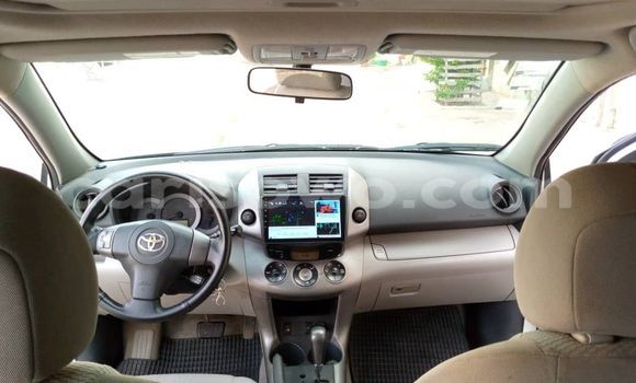 Sayi Na hannu Toyota RAV4 Azurfa Mota in Cotonou a Benin Sayi Na hannu Toyota RAV4 Azurfa Mota in Cotonou a Benin