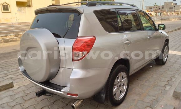Sayi Na hannu Toyota RAV4 Azurfa Mota in Cotonou a Benin Sayi Na hannu Toyota RAV4 Azurfa Mota in Cotonou a Benin