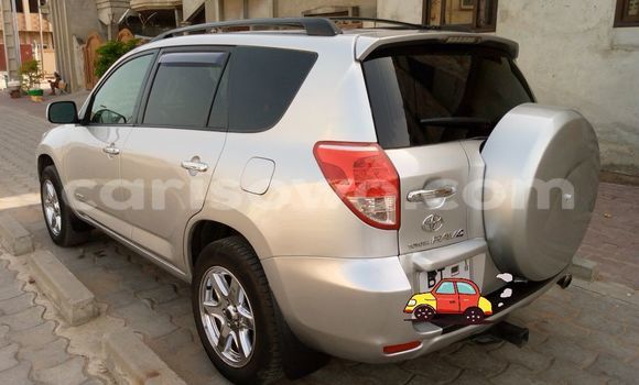 Sayi Na hannu Toyota RAV4 Azurfa Mota in Cotonou a Benin Sayi Na hannu Toyota RAV4 Azurfa Mota in Cotonou a Benin