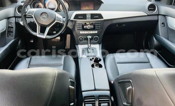 Ra Àlòkù Mercedes-Benz E-klasse Black Ọkọ̀ in Cotonou ni Benin Ra Àlòkù Mercedes-Benz E-klasse Black Ọkọ̀ in Cotonou ni Benin