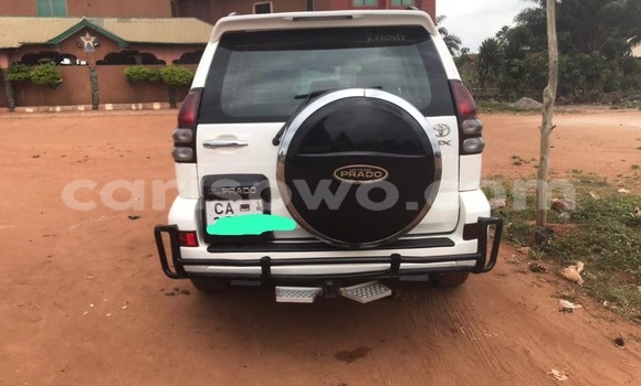 Sayi Na hannu Toyota Prado White Mota in Cotonou a Benin