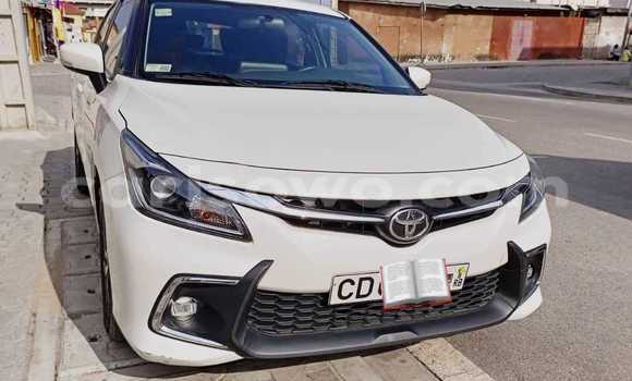 Buy Used Toyota Starlet White Car in Cotonou in Benign