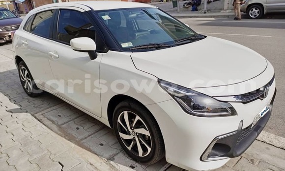 Ra Àlòkù Toyota Starlet funfun Ọkọ̀ in Cotonou ni Benin Ra Àlòkù Toyota Starlet funfun Ọkọ̀ in Cotonou ni Benin