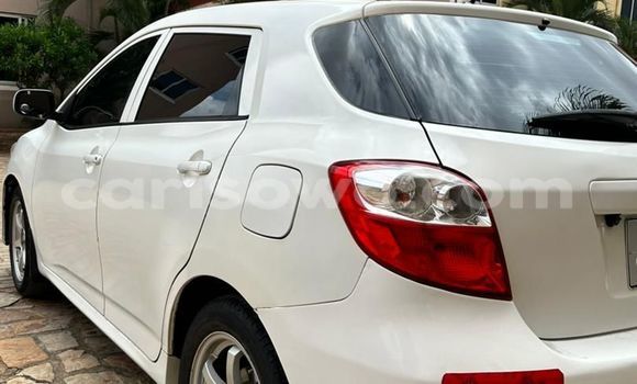Ra Àlòkù Toyota Matrix funfun Ọkọ̀ in Cotonou ni Benin Ra Àlòkù Toyota Matrix funfun Ọkọ̀ in Cotonou ni Benin