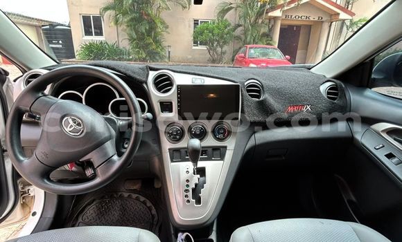 Ra Àlòkù Toyota Matrix funfun Ọkọ̀ in Cotonou ni Benin Ra Àlòkù Toyota Matrix funfun Ọkọ̀ in Cotonou ni Benin