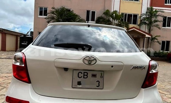 Ra Àlòkù Toyota Matrix funfun Ọkọ̀ in Cotonou ni Benin Ra Àlòkù Toyota Matrix funfun Ọkọ̀ in Cotonou ni Benin