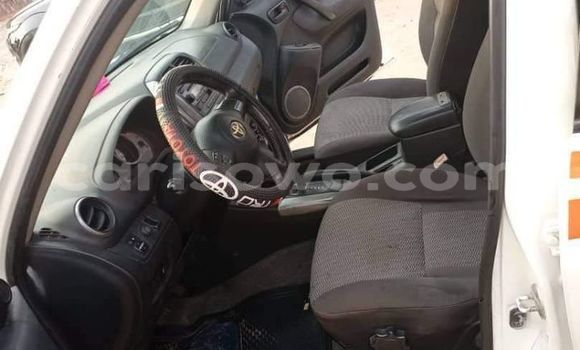 Acheter Occasion Voiture Toyota RAV4 Blanc à Cotonou, Benin Acheter Occasion Voiture Toyota RAV4 Blanc à Cotonou, Benin
