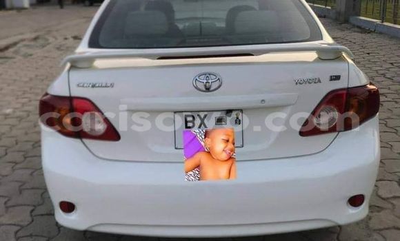 Acheter Occasion Voiture Toyota Corolla Blanc à Cotonou, Benin Acheter Occasion Voiture Toyota Corolla Blanc à Cotonou, Benin