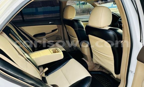 Ra Àlòkù Honda Accord funfun Ọkọ̀ in Cotonou ni Benin Ra Àlòkù Honda Accord funfun Ọkọ̀ in Cotonou ni Benin