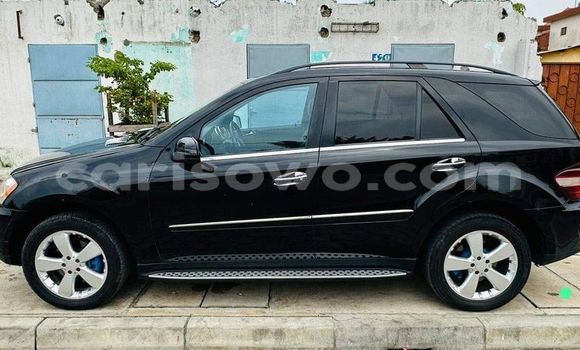 Acheter Occasion Voiture Mercedes-Benz ML–Class Noir à Cotonou, Benin Acheter Occasion Voiture Mercedes-Benz ML–Class Noir à Cotonou, Benin