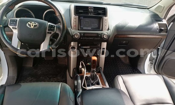 Sayi Na hannu Toyota Land Cruiser Prado White Mota in Cotonou a Benin Sayi Na hannu Toyota Land Cruiser Prado White Mota in Cotonou a Benin
