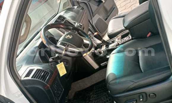 Sayi Na hannu Toyota Land Cruiser Prado White Mota in Cotonou a Benin Sayi Na hannu Toyota Land Cruiser Prado White Mota in Cotonou a Benin