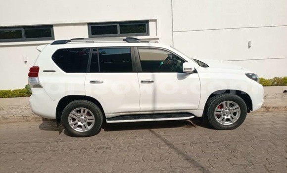 Sayi Na hannu Toyota Land Cruiser Prado White Mota in Cotonou a Benin Sayi Na hannu Toyota Land Cruiser Prado White Mota in Cotonou a Benin