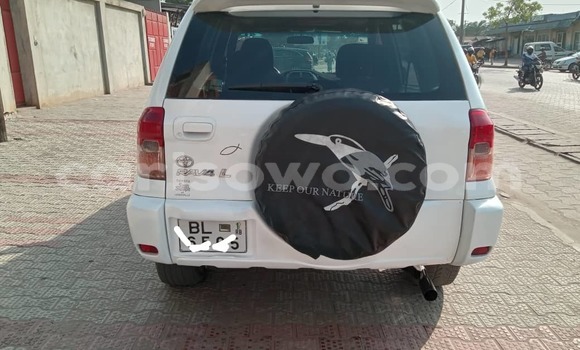 Ra Àlòkù Toyota RAV4 funfun Ọkọ̀ in Cotonou ni Benin Ra Àlòkù Toyota RAV4 funfun Ọkọ̀ in Cotonou ni Benin