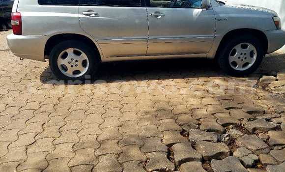 Ra Àlòkù Toyota Highlander Silver Ọkọ̀ in Cotonou ni Benin Ra Àlòkù Toyota Highlander Silver Ọkọ̀ in Cotonou ni Benin