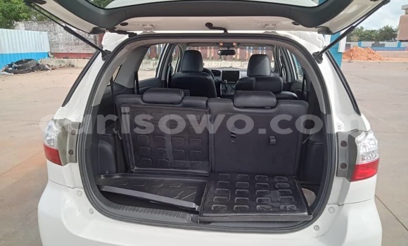 Acheter Occasion Voiture Toyota Wish Blanc à Cotonou, Benin Acheter Occasion Voiture Toyota Wish Blanc à Cotonou, Benin