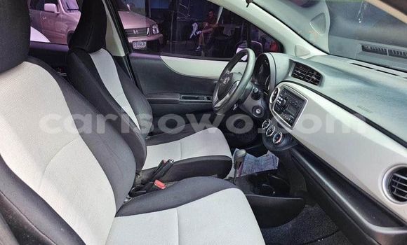 Sayi Na hannu Toyota Yaris White Mota in Cotonou a Benin Sayi Na hannu Toyota Yaris White Mota in Cotonou a Benin