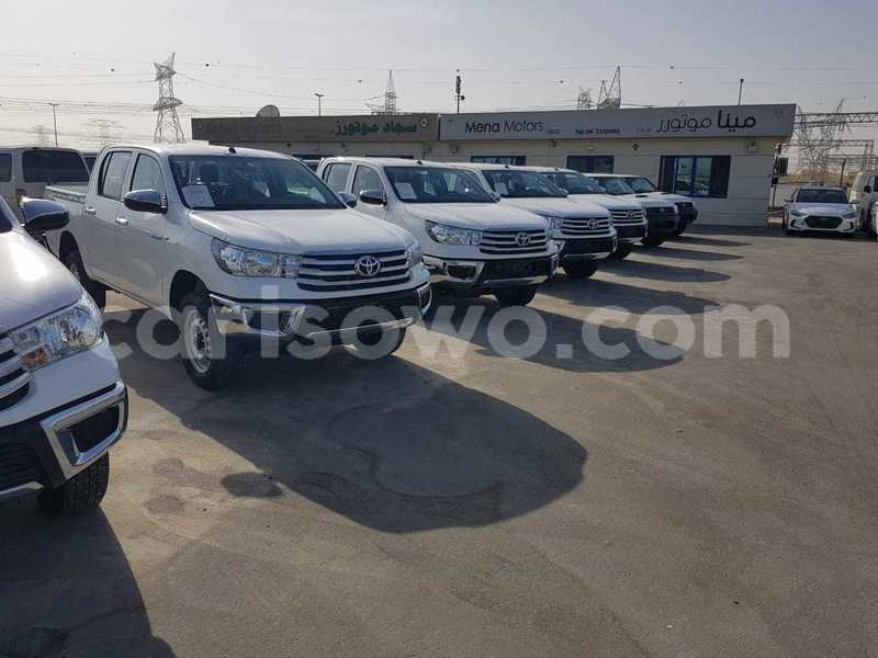 Big with watermark hilux 2.4 2019 base mt