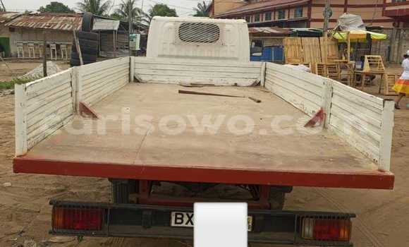 Sayi Na hannu Nissan 720 White Mota in Cotonou a Benin Sayi Na hannu Nissan 720 White Mota in Cotonou a Benin