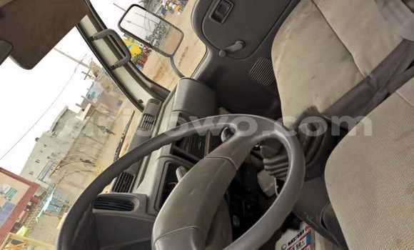 Sayi Na hannu Nissan 720 White Mota in Cotonou a Benin Sayi Na hannu Nissan 720 White Mota in Cotonou a Benin