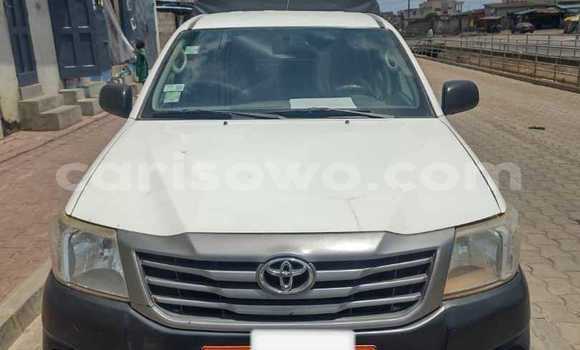 Sayi Na hannu Toyota Hilux White Mota in Cotonou a Benin
