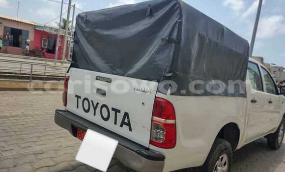 Acheter Occasion Voiture Toyota Hilux Blanc à Cotonou, Benin Acheter Occasion Voiture Toyota Hilux Blanc à Cotonou, Benin