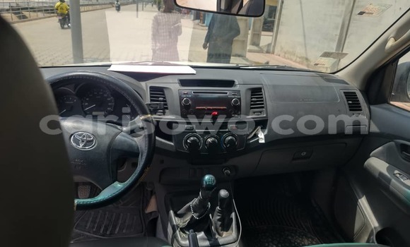 Acheter Occasion Voiture Toyota Hilux Blanc à Cotonou, Benin Acheter Occasion Voiture Toyota Hilux Blanc à Cotonou, Benin